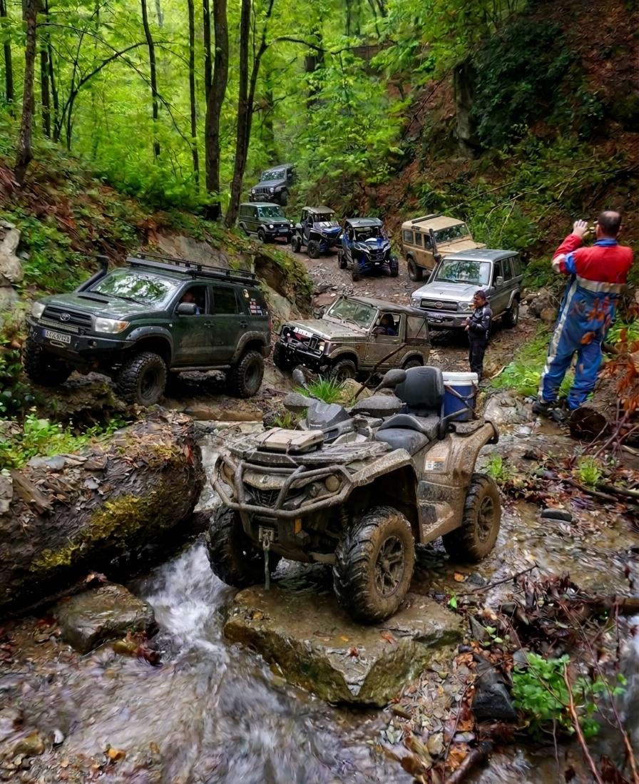 Off-road vožnja – quad i 4x4 kroz šumu